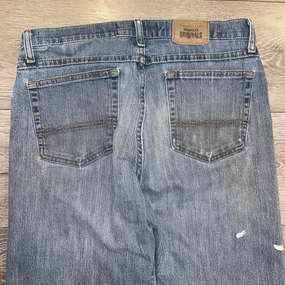Wrangler Thrashed Relaxed Boot Cut Jeans Mens 32x32 Blue Distressed Workwear - Picture 7 of 8